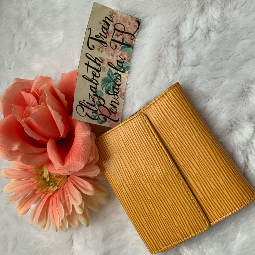 AUTH. LV Epi Leather Yellow Ellipse wallet